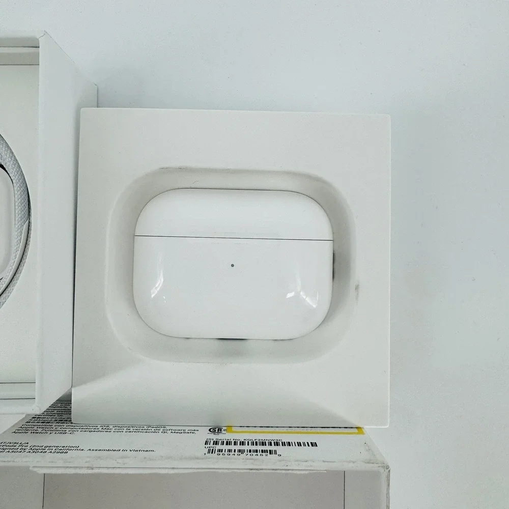 Apple AirPods Pro 2nd Gen White Wireless MagSafe USB-C MTJV3LL/A